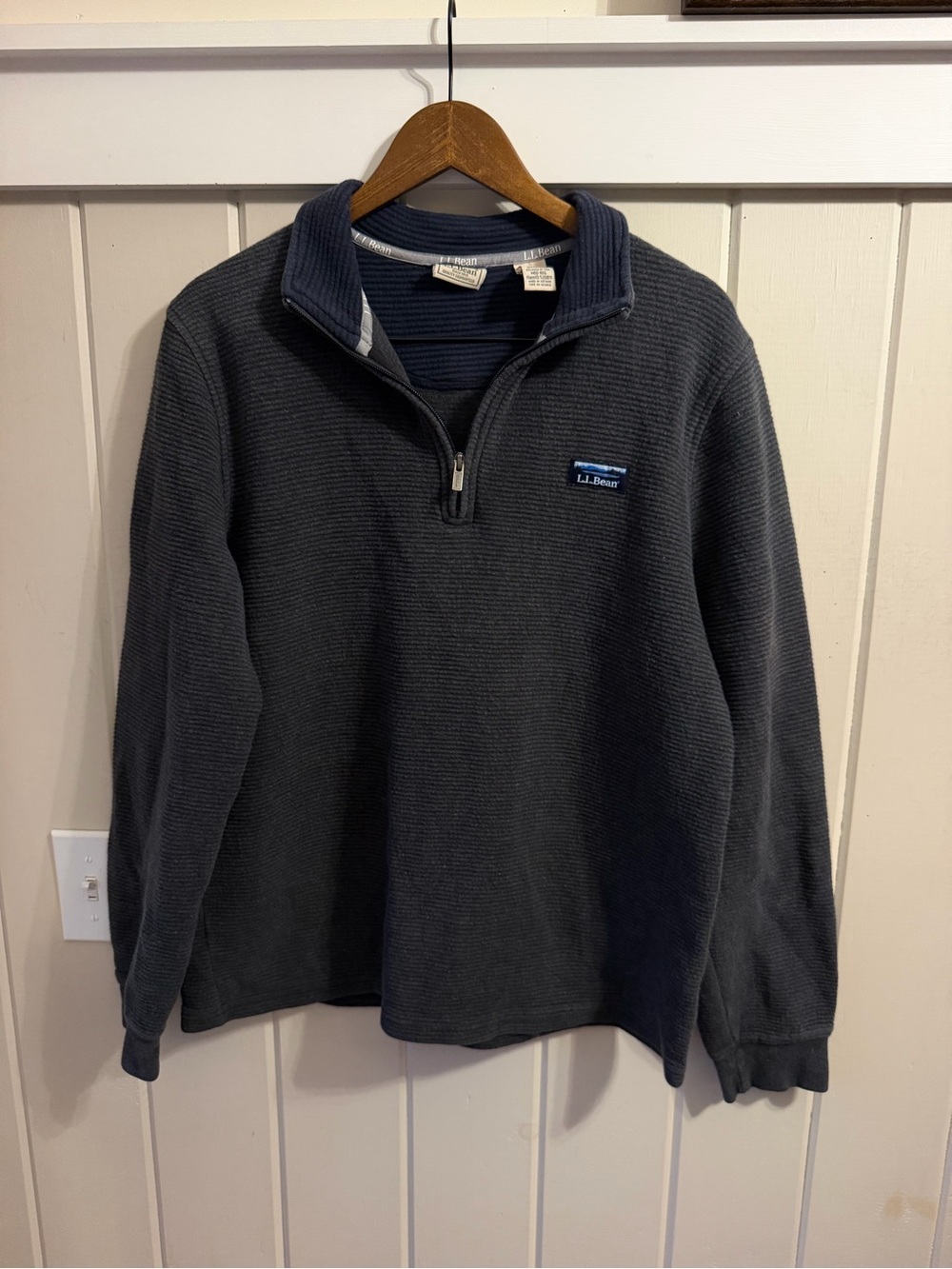 L.L. Bean Men's Dark Gray Ribbed Quarter-Zip Sweatshirt, Size Medium, EUC